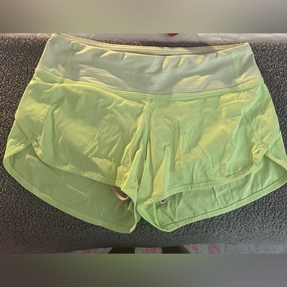 Lululemon Low rise 2.5” speed up shorts